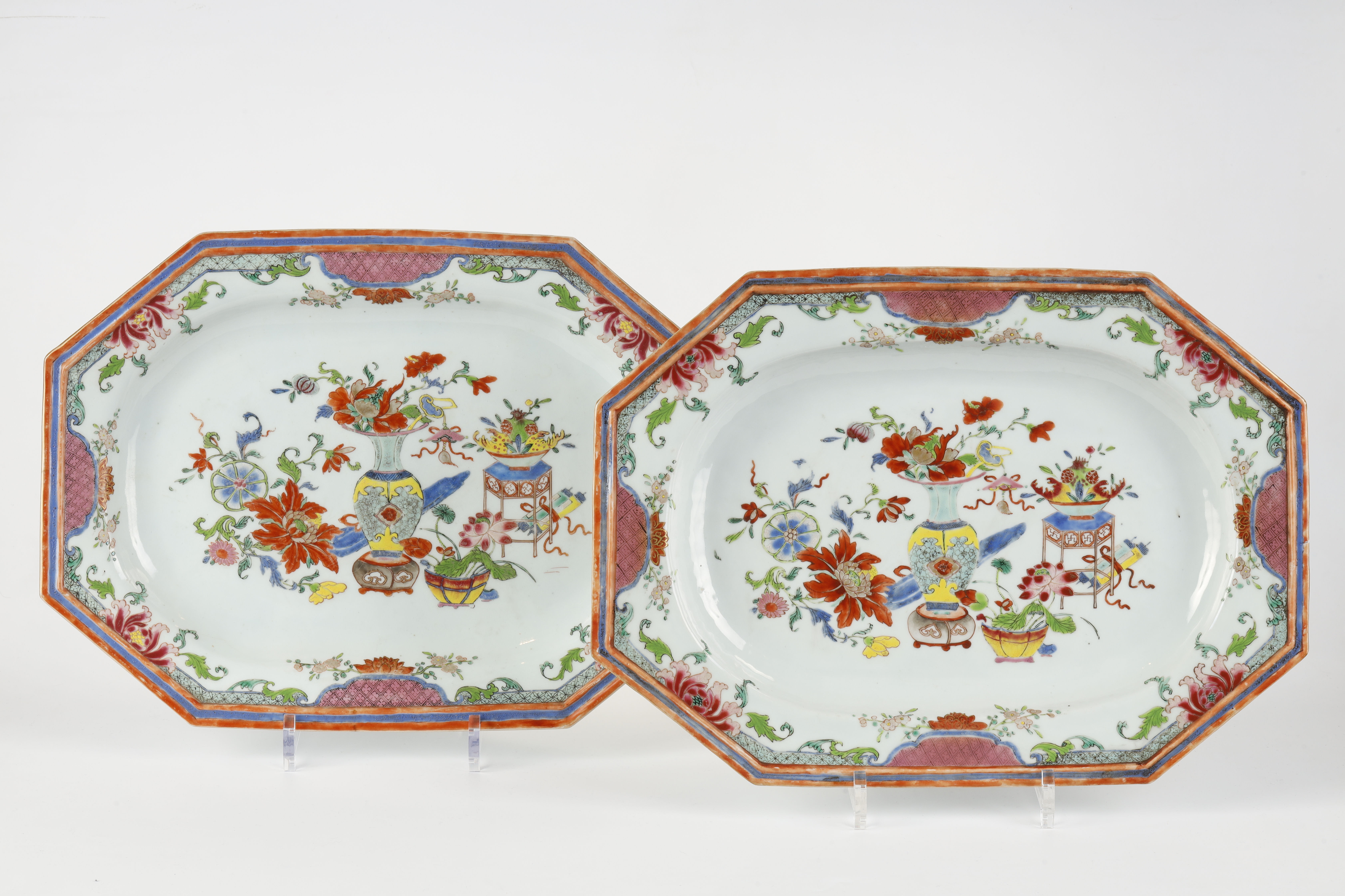 Dish Famille rose porcelain mobilar decor and flowers
